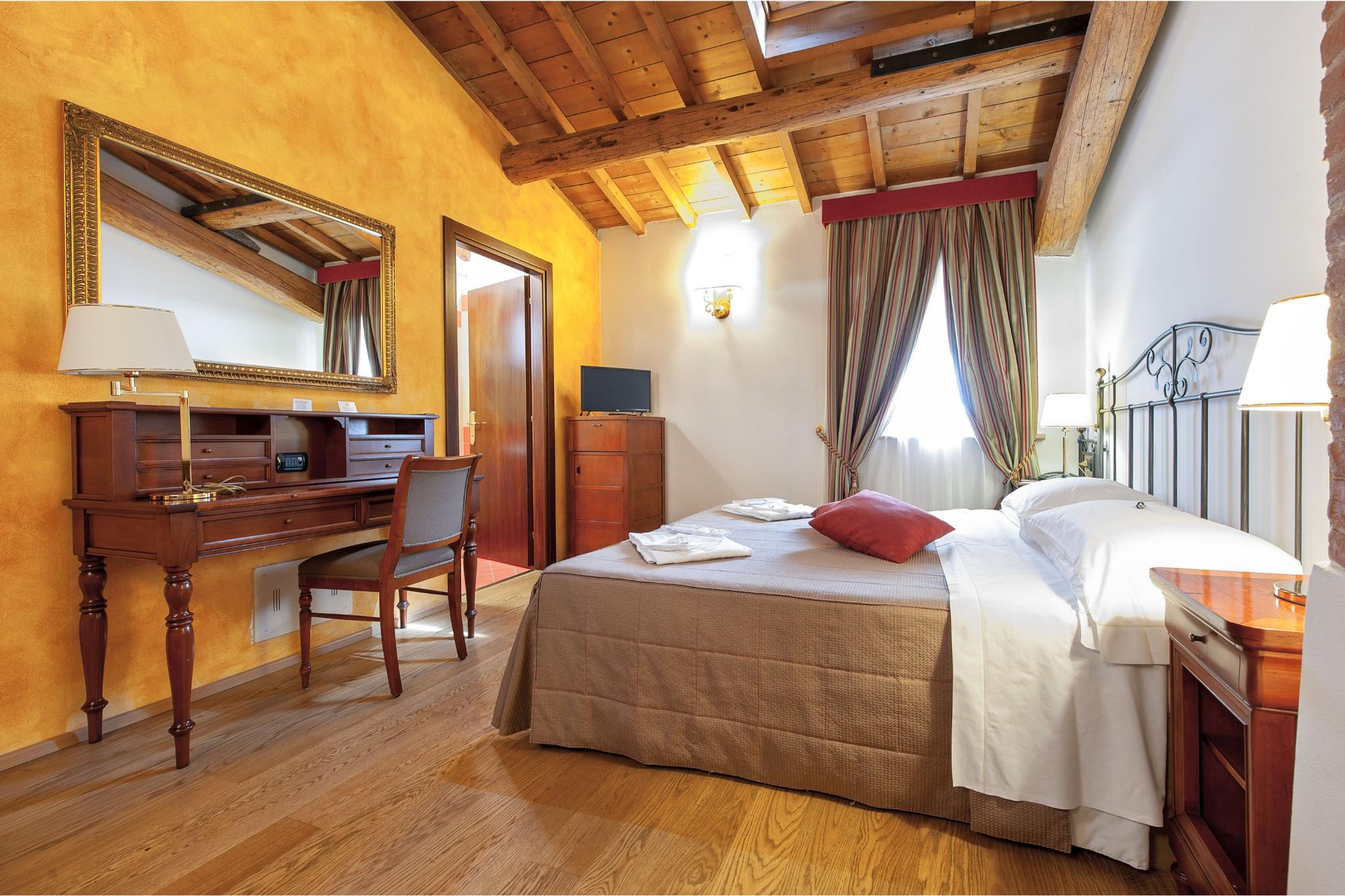 Hotel Villa Malaspina Castel d'Azzano Exterior foto