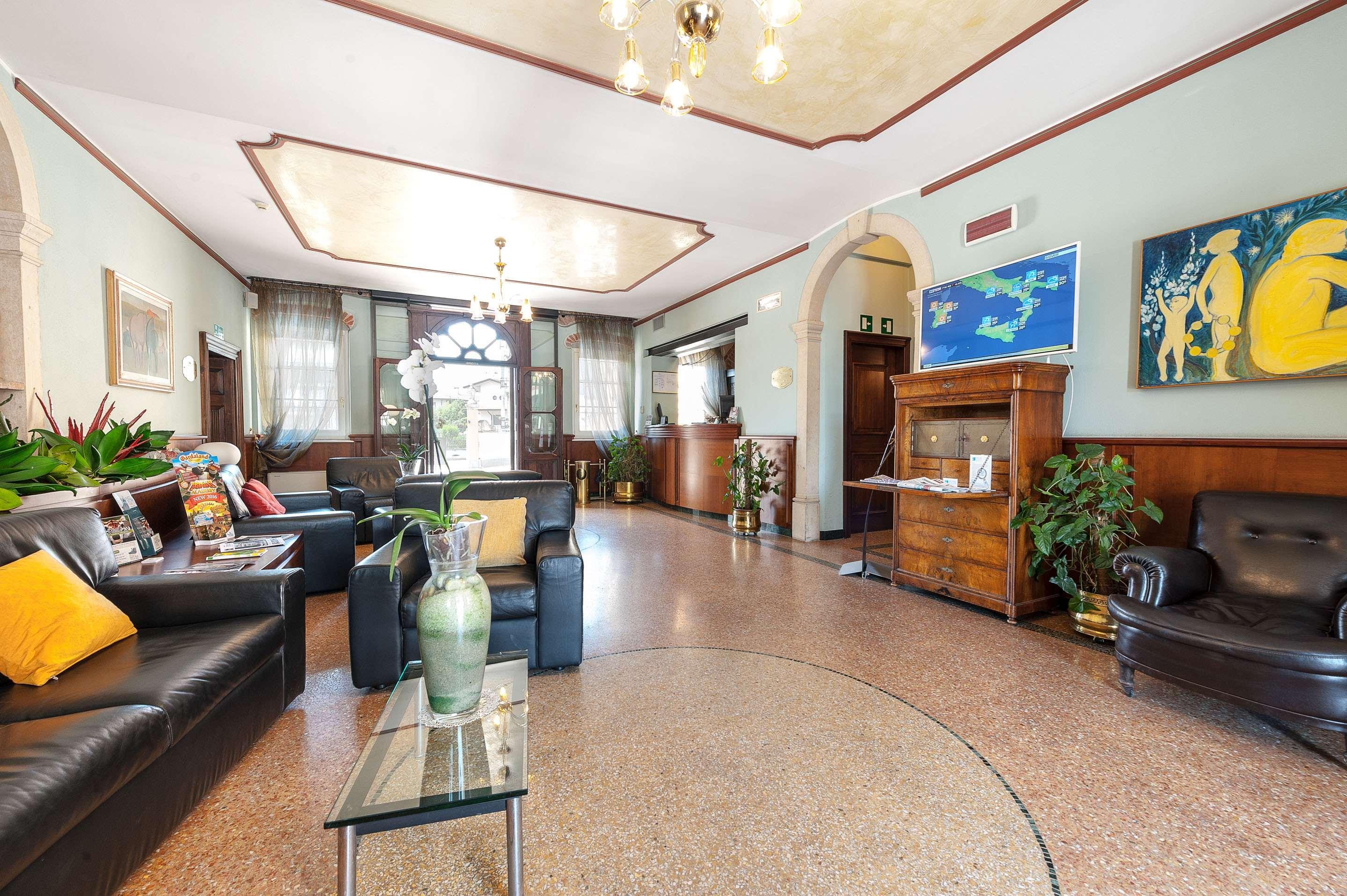 Hotel Villa Malaspina Castel d'Azzano Exterior foto