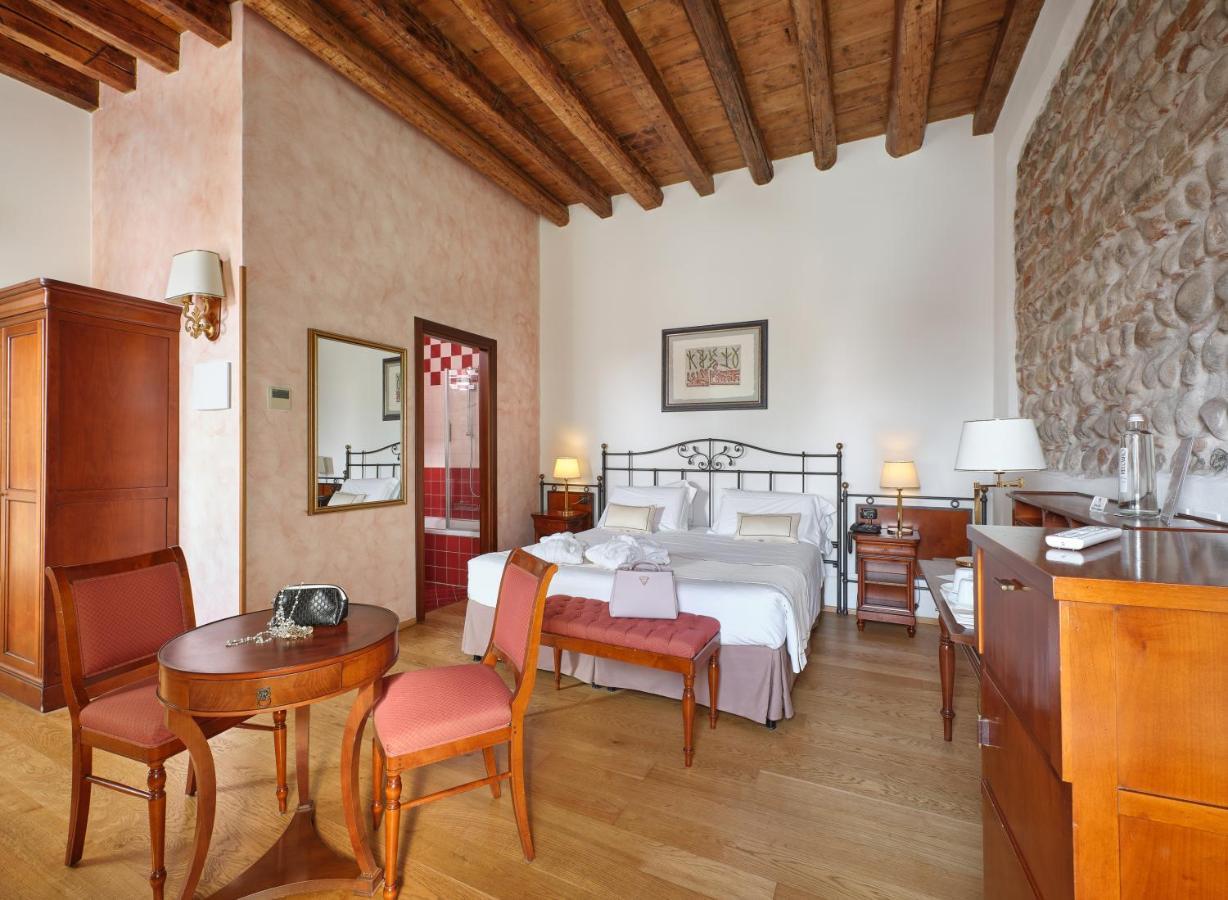 Hotel Villa Malaspina Castel d'Azzano Exterior foto