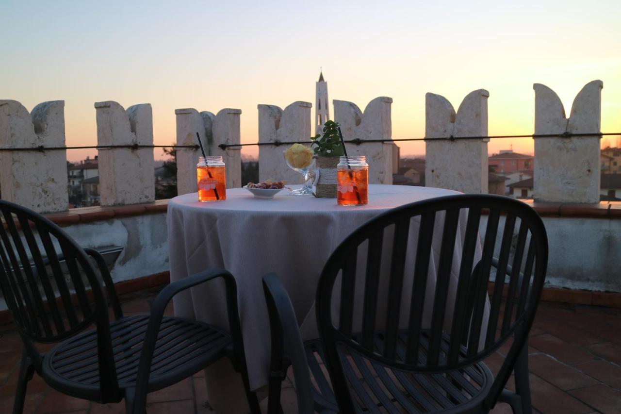 Hotel Villa Malaspina Castel d'Azzano Exterior foto