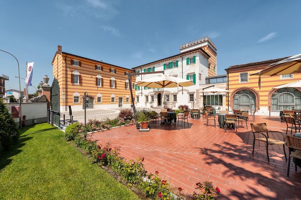 Hotel Villa Malaspina Castel d'Azzano Exterior foto