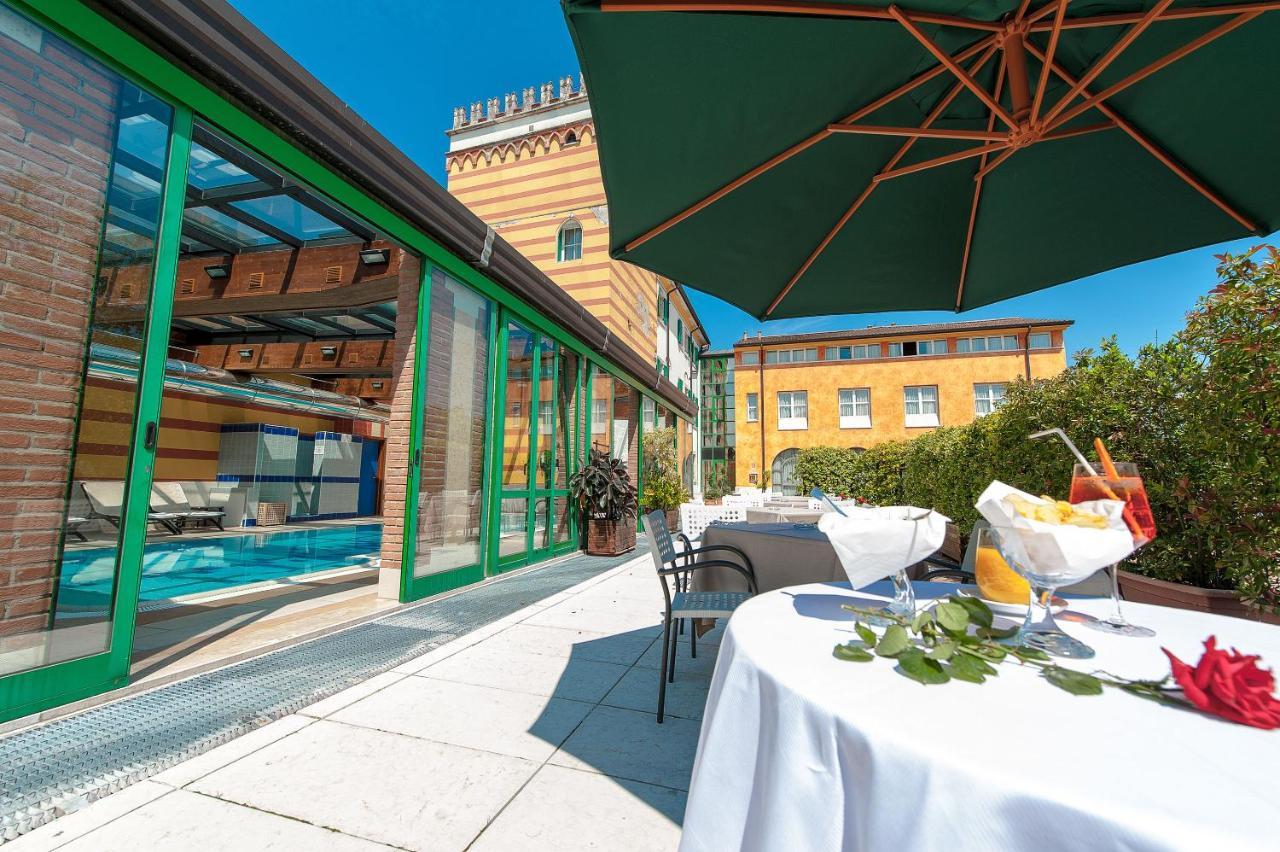 Hotel Villa Malaspina Castel d'Azzano Exterior foto